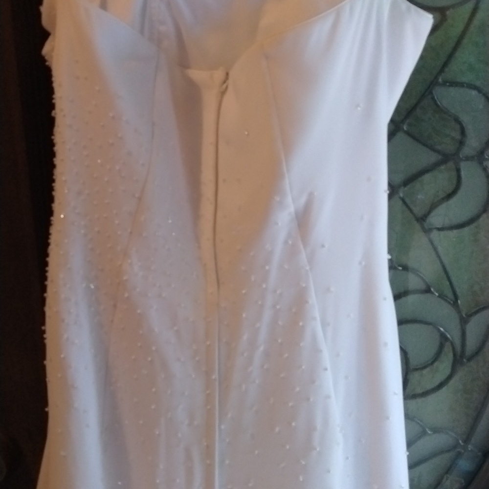 Davids Bridal wedding dress size 14 white with sequins and train - Picture 9 of 12